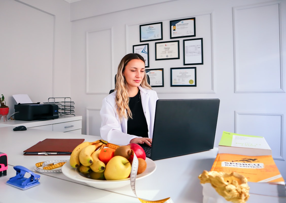 Elena Popa, redactor rețete sănătoase la Vitalnutritionpath